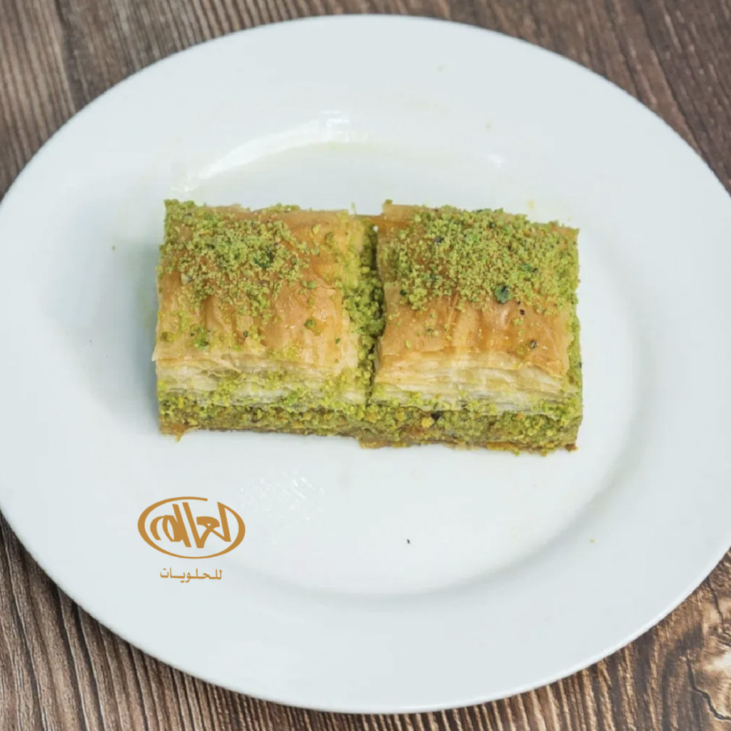 بكلاوة تركية مربعة صغيرة
