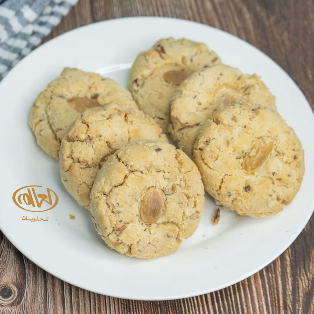 حافظة غريبة لوز
